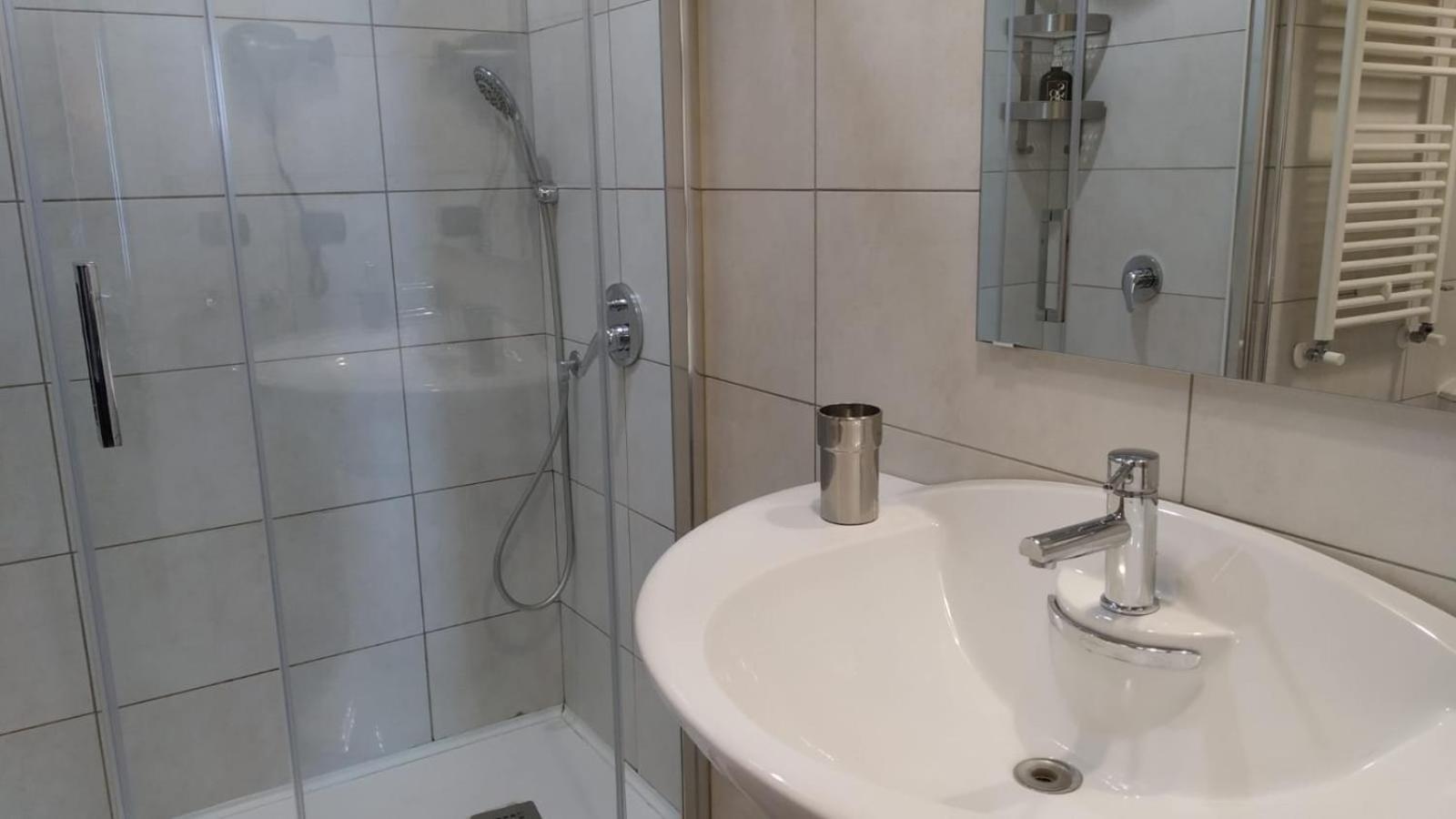 Cconforthotels R&b Cavour Pensión Bari